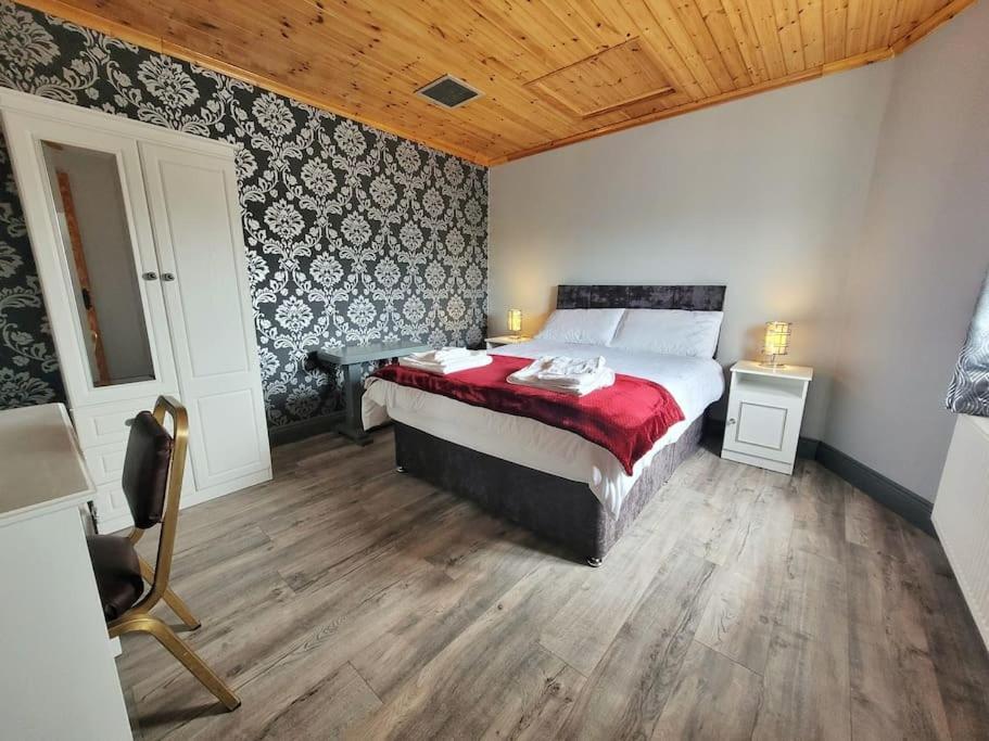 Caman Inn Килкени Екстериор снимка