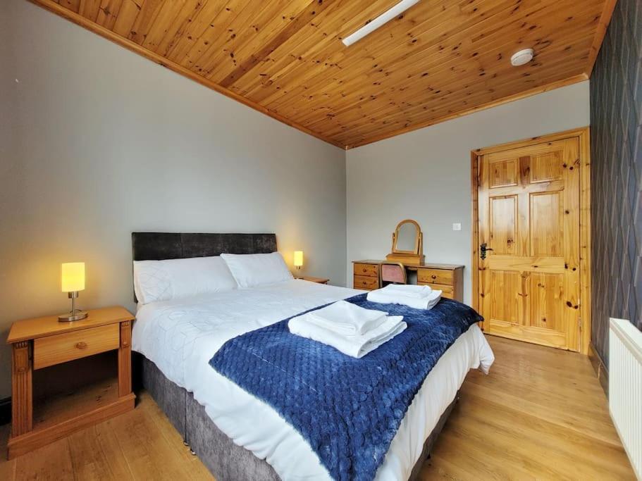 Caman Inn Килкени Екстериор снимка