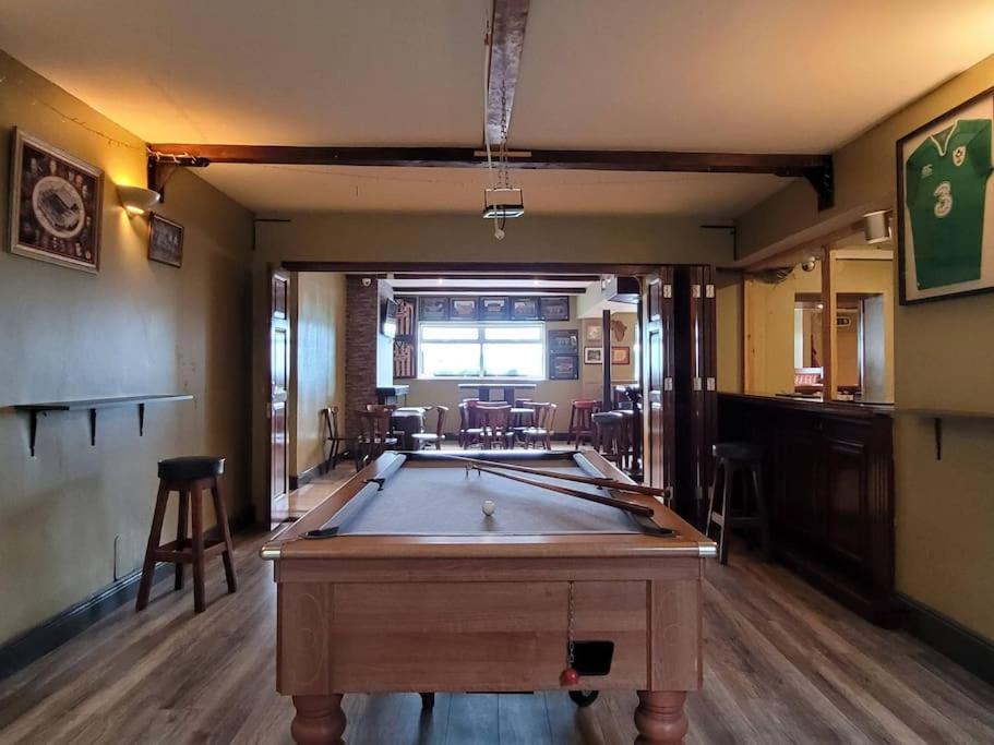 Caman Inn Килкени Екстериор снимка